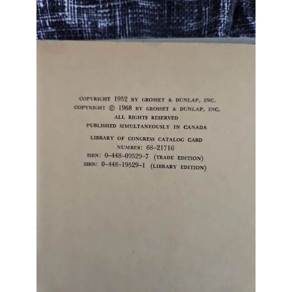 1968 Edition Nancy Drew Mystery At The Ski Jump book - Picture 6 of 8